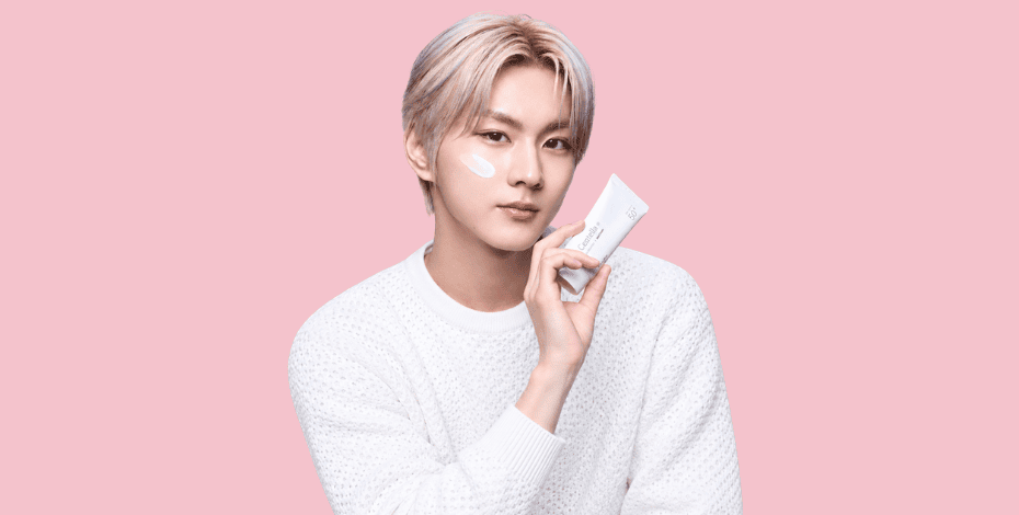A young man hold a skin care products (1)